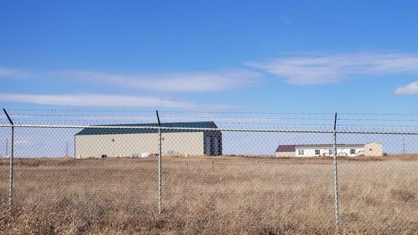 RJ Corman-5,000 SQ FT Shop On 10 Acres With Office Trailer : 6011 138th Ave NW, Williston, ND 58801